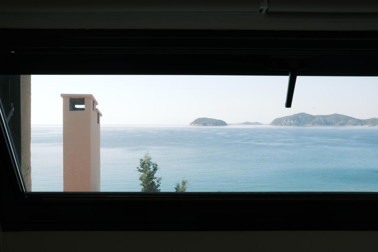 Crystal Bay Appartement PalaiónTsiflíkion Buitenkant foto